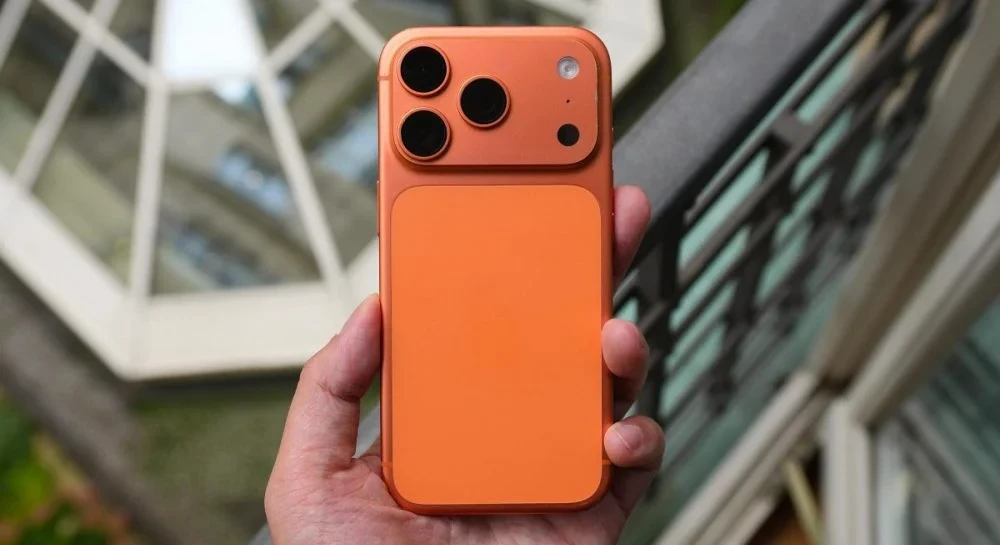 Рік без чохла показав слабкі місця iPhone 17 Pro: що сталося з корпусом і батареєю