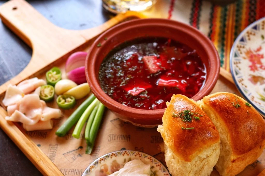 Борщ в Україні готують зовсім по-різному: 8 рецептів із різних регіонів