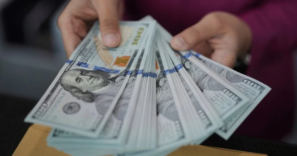 Долар підбирається до 45 гривень, євро — до 52,5: чого чекати наступного тижня