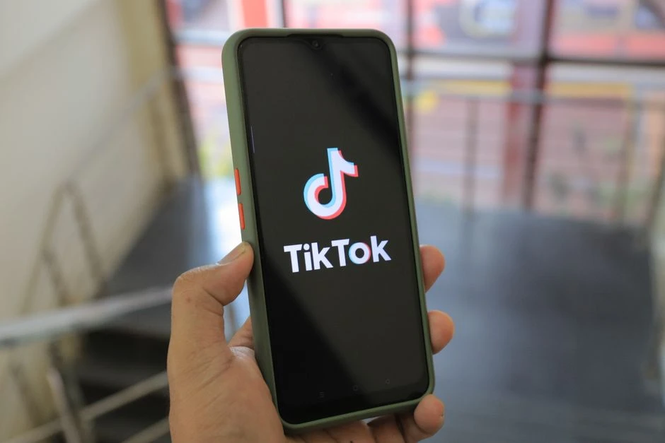 TikTok і Reels можуть красти увагу: вчені помітили проблеми з пам’яттю та самоконтролем